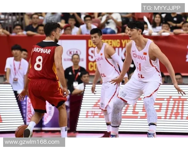 男篮红队迎战埃及队全力争胜展现实力与团队合作精神
