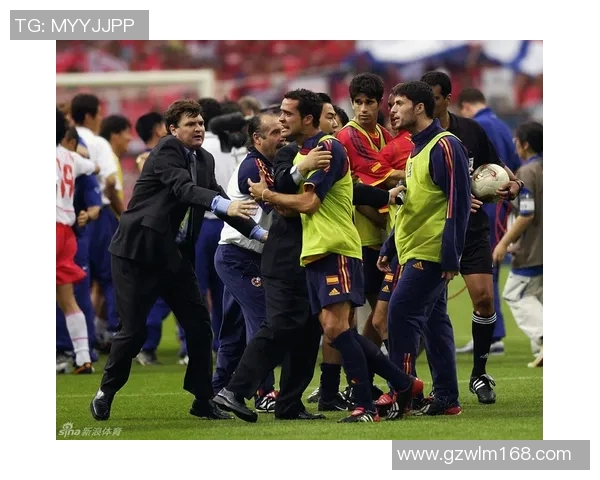 罗萨里与自由队的激烈对决揭示足球战术与团队合作的魅力